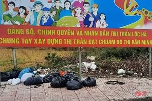Nhiều hình ảnh chưa đẹp về tập kết rác ở Lộc Hà