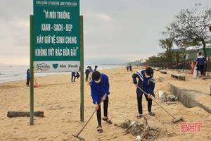 Hơn 200 đoàn viên thanh niên ra quân làm sạch bãi biển Thiên Cầm