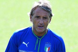 HLV Mancini & nhiệm vụ chấn hưng bóng đá Italia