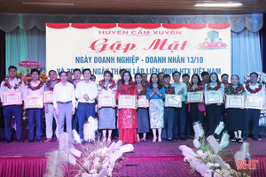 Cẩm Xuyên vinh danh 21 doanh nghiệp, doanh nhân