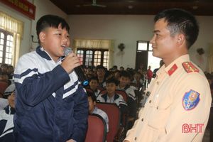 Tuyên truyền phổ biến pháp luật cho hơn 400 học sinh vùng biển Hà Tĩnh