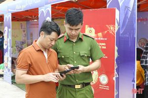 “Chuyển đổi số” cho công dân tại lễ hội Giỗ Quốc Tổ Hùng Vương