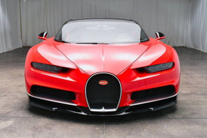 Chi tiết chiếc Bugatti Chiron màu đỏ và đen đang được bán với giá 3,1 triệu USD