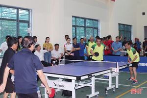 Hơn 200 VĐV tranh tài Giải Bóng bàn huyện Vũ Quang mở rộng