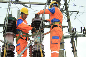 Điện lực Nghi Xuân chống quá tải trong những ngày nắng nóng