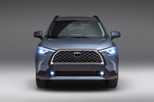 Toyota Corolla Cross tăng giá 10 triệu đồng