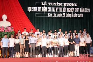 Nhiều học sinh Hà Tĩnh điểm “chót vót” vẫn không đỗ nguyện vọng 1