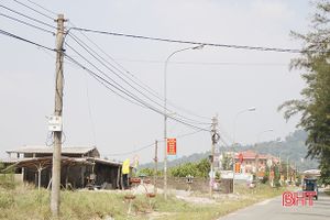 Vì sao vẫn chưa thể bàn giao lưới điện xã Cẩm Nhượng cho ngành điện?