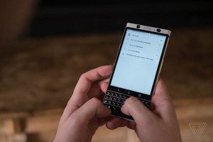 Ảnh thực tế BlackBerry KeyOne