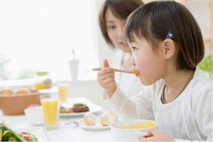 Thuốc kích thích trẻ ăn ngon và tăng cân: Hại nhiều hơn lợi