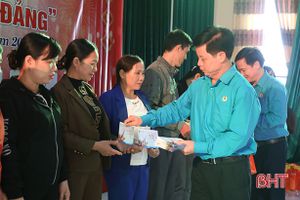 Trao tặng người lao động Lộc Hà hơn 84 triệu đồng nhân dịp Tết Canh Tý