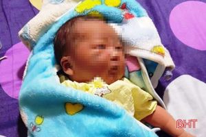 Phát hiện bé gái sơ sinh bị bỏ rơi trong đêm ở cánh đồng thị trấn Lộc Hà