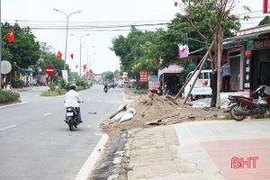 Vì sao vi phạm hành lang ATGT đường bộ ở Hương Khê chưa được xử lý triệt để?
