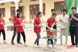 Học sinh Hương Sơn chia sẻ yêu thương với nạn nhân chất độc da cam