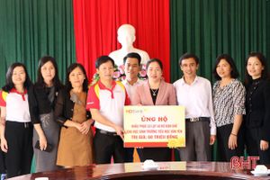 HD Bank hỗ trợ 40 bộ bàn ghế học sinh cho Trường Tiểu học Văn Yên