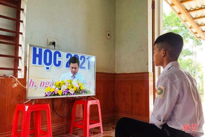 Các địa phương ở Hà Tĩnh khai giảng năm học mới 2021 - 2022 qua màn hình tivi