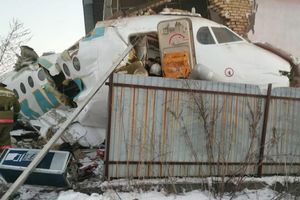 Máy bay chở 100 người rơi ở Kazakhstan ngay sau khi cất cánh