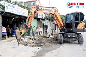 TP. Hà Tĩnh ra quân “giành” lại vỉa hè đường Ngô Đức Kế