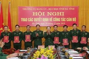 Đảng uỷ Quân sự Hà Tĩnh trao quyết định bổ nhiệm 18 cán bộ