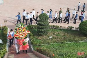 Lãnh đạo Cẩm Xuyên dâng hương các địa chỉ đỏ ở Quảng Trị và Quảng Bình