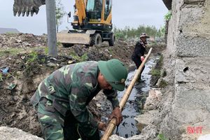Chiến sỹ quân hàm xanh giúp xã phía Nam Hà Tĩnh xây dựng NTM nâng cao