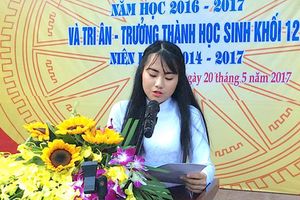 Cả trường bật khóc với bài phát biểu tri ân của nữ sinh trường Phan Bội Châu