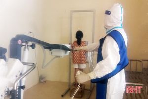 Những y bác sĩ tiếp tục “chiến đấu” với COVID-19 trong Khu cách ly F0 Mitraco