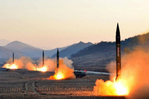 Thế giới ngày qua: Triều Tiên phóng một loạt tên lửa ra biển