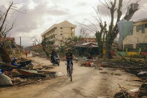 Siêu bão Rai ở Philippines mạnh lên quá nhanh, “vượt qua mọi dự đoán”