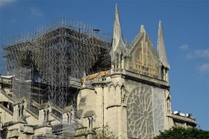 Lần đầu tiên trong 200 năm Nhà thờ Đức Bà Paris không cử hành Thánh lễ