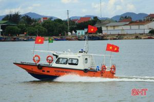 Hạ thủy ca nô cao tốc trị giá 3 tỷ đồng trên sông Lam