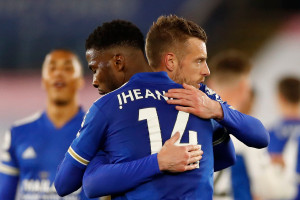 Leicester tạo khoảng cách 4 điểm với Chelsea