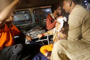 Nổ bom thánh đường Hồi giáo ở Pakistan, hơn 150 người thương vong