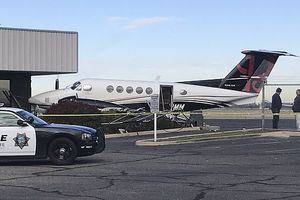 Thiếu nữ 17 tuổi trộm máy bay 1 triệu USD lái đâm hàng rào