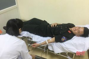 Chiến sĩ cảnh sát cơ động Hà Tĩnh hiến máu hiếm cứu sống bệnh nhân