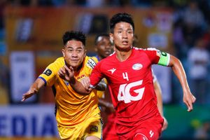 Trung vệ Bùi Tiến Dũng và bàn thắng đầu tiên ở sân chơi V.League