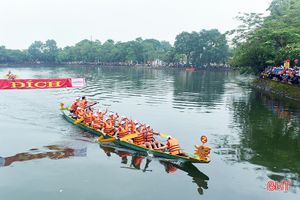 Hấp dẫn giải đua thuyền trên hồ Bình Sơn mừng Tết Độc lập