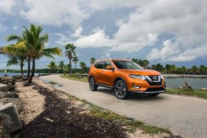 Nissan Rogue 2017 trình làng, có phiên bản tiết kiệm xăng hơn