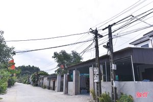 Lưới điện hạ áp nông thôn ở Xuân Hồng: Sẵn sàng giao... nhưng chưa ai "nhận”!