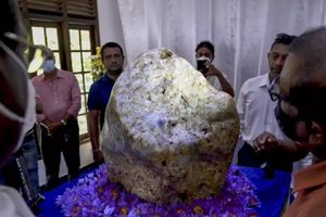 Phát hiện khối đá quý hiếm nặng 310 kg ở Sri Lanka