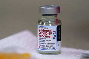 Mới nhất: Có thể tiêm mũi 2 vaccine COVID-19 Moderna cho người đã tiêm mũi 1 Pfizer hoặc AstraZeneca