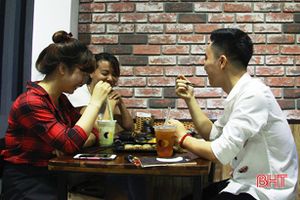 Đồ ăn nhanh - xu hướng ẩm thực mới của giới trẻ Hà Tĩnh