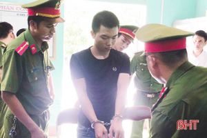 Bắt giam thanh niên chém hàng xóm nhập viện ở huyện miền núi Hà Tĩnh
