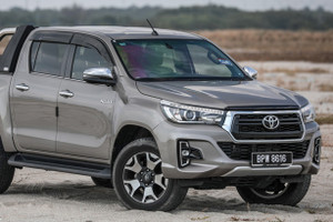 Ra mắt Toyota Hilux thế hệ mới - thay đổi diện mạo, tinh chỉnh động cơ