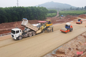 Nhộn nhịp công trường cao tốc Bắc – Nam qua Hà Tĩnh ngày cận tết