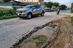 Đường xuống cấp, người dân Can Lộc mong chờ được tu sửa