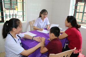 Khám sàng lọc cho 200 người khuyết tật ở TP Hà Tĩnh