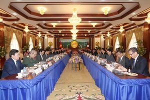 Việt Nam và Lào tiến hành ký kết bảy văn kiện hợp tác