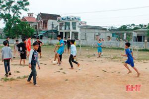 Trẻ em Hà Tĩnh thiếu sân chơi ngày hè