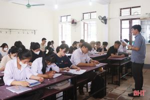 Học sinh Hà Tĩnh gấp rút ôn tập cho Kỳ thi tốt nghiệp THPT